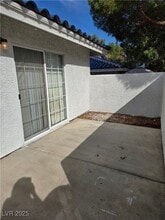 2132 Willowbury Dr in Las Vegas, NV - Building Photo - Building Photo