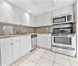 8650 SW 109th Ave in Miami, FL - Building Photo - Building Photo