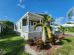 104 Rhine Dr in North Fort Myers, FL - Building Photo - Building Photo