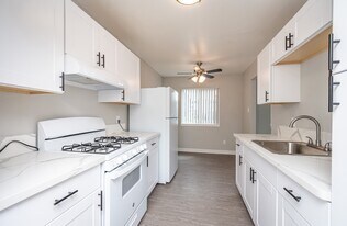 Villa Capri Apartments in Sacramento, CA - Building Photo