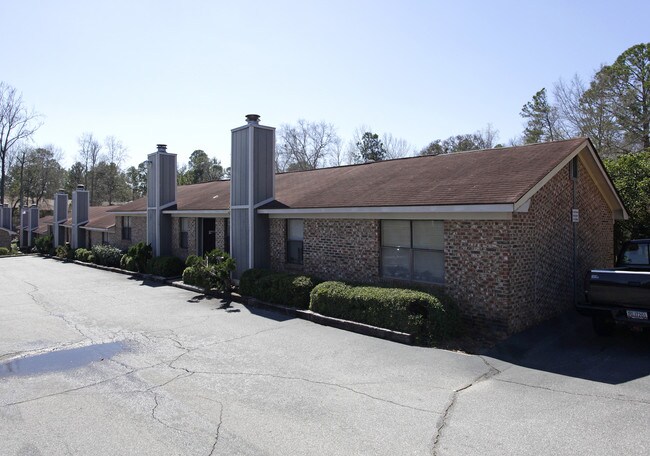 Chimneys Bullet 8 in Columbus, GA - Building Photo - Building Photo