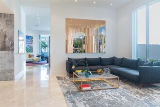 1651 NE 196th St in Miami, FL - Building Photo - Building Photo