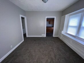 7701 New York Ave in Cleveland, OH - Building Photo - Building Photo