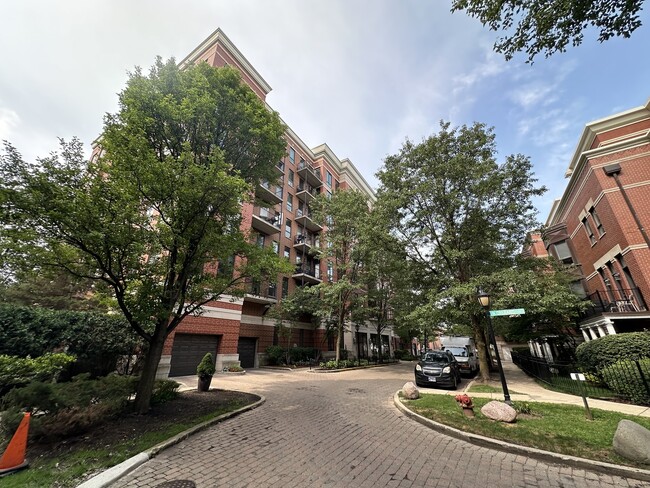 property at 343 W Old Town Ct