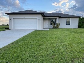 8027 Buttercup Cir in La Belle, FL - Building Photo