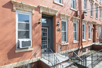 621 Willow Ave in Hoboken, NJ - Building Photo - Building Photo