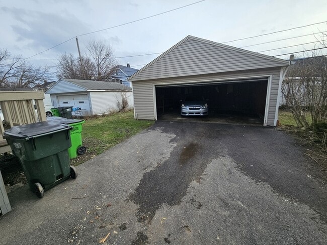 10014 Sladden Ave in Garfield Heights, OH - Building Photo - Building Photo