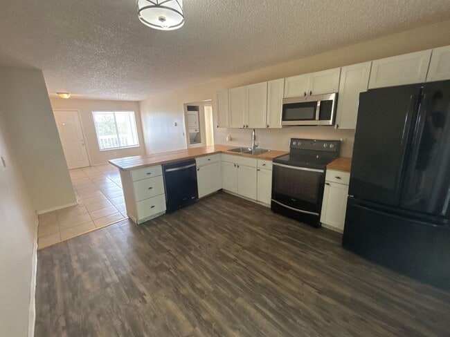 property at 2906 Straus Ln