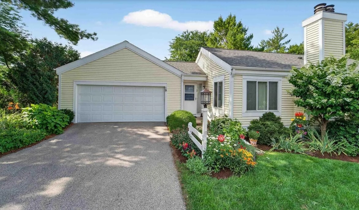 19 Sugar Maple Trl in Madison, WI - Building Photo