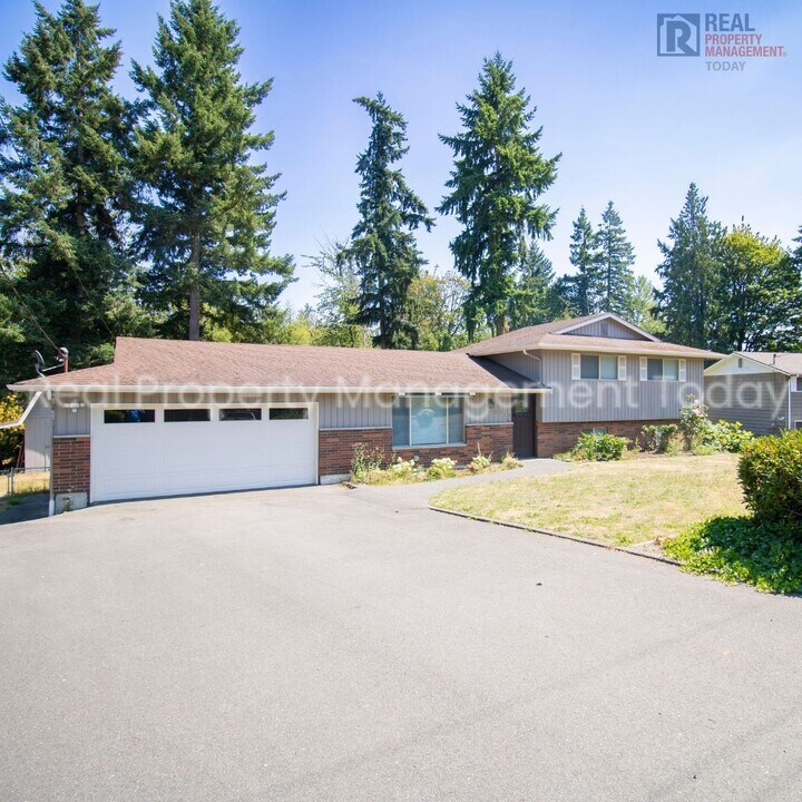 11717 63rd Ave E in Puyallup, WA - Building Photo