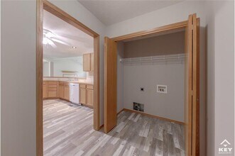 565 N Bristol Ct in Wichita, KS - Building Photo - Building Photo