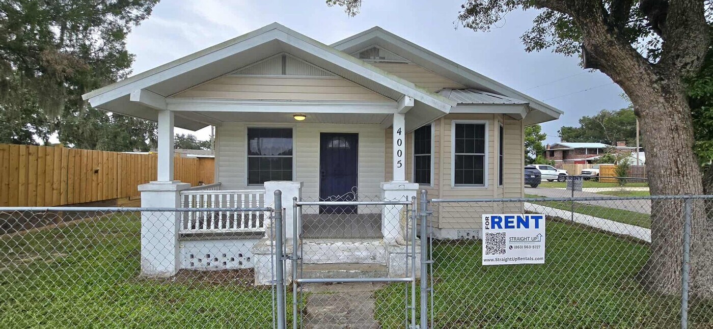 4005 Clubhouse Rd in Lakeland, FL - Building Photo