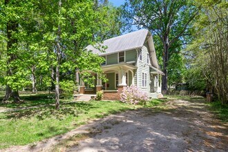 121 E Cedar Ave in Wake Forest, NC - Building Photo - Building Photo
