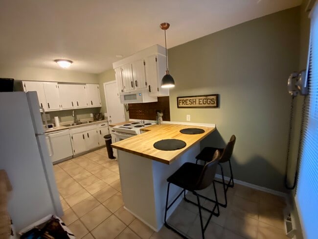 424 Thomas St, Unit #1 in Plainwell, MI - Building Photo - Building Photo