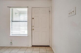 1009 W 4th St in Keene, TX - Building Photo - Building Photo
