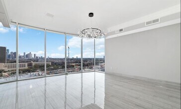 3333 Allen Pkwy in Houston, TX - Foto de edificio - Building Photo