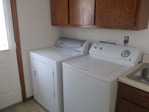 1017 W 14th St in Junction City, KS - Building Photo - Building Photo