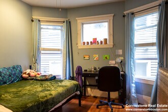 142 Calumet St, Unit 2 in Boston, MA - Foto de edificio - Building Photo