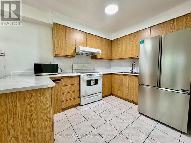 25 Pebble Byway in Toronto, ON - Building Photo - Building Photo