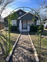 704 N 33rd St in Waco, TX - Building Photo