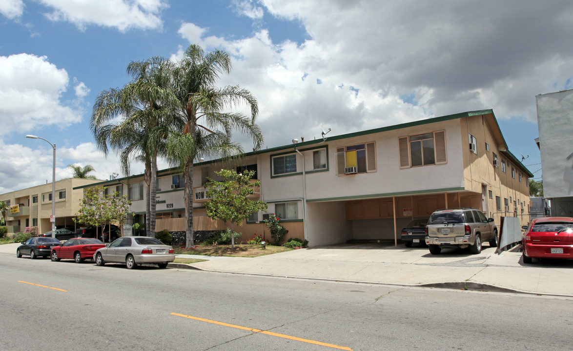 Tropicana in Canoga Park, CA - Building Photo