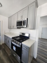 233 E 219th St in Carson, CA - Foto de edificio - Building Photo