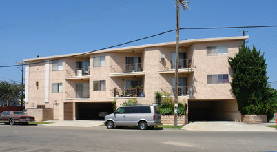 4261 S Centinela Ave in Los Angeles, CA - Building Photo - Building Photo