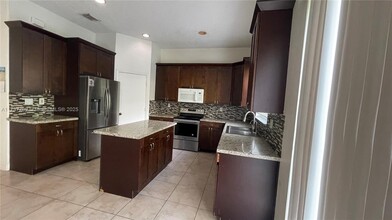 7743 NW 21st Dr in Pembroke Pines, FL - Building Photo - Building Photo