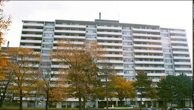 Havenbrook Towers in Toronto, ON - Building Photo - Building Photo