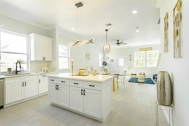 property at 5020 Sayers St