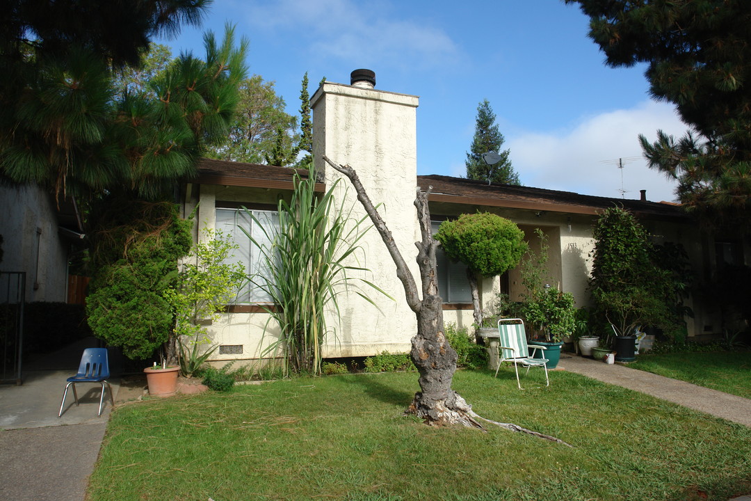 1533 Moorpark Ave in San Jose, CA - Foto de edificio