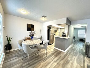 7028 Jetty Ln in Houston, TX - Building Photo - Building Photo