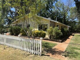 1100 Pear Ridge Rd in Placerville, CA - Building Photo