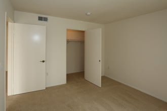 Cypress Park Senior Community in Cypress, CA - Foto de edificio - Interior Photo