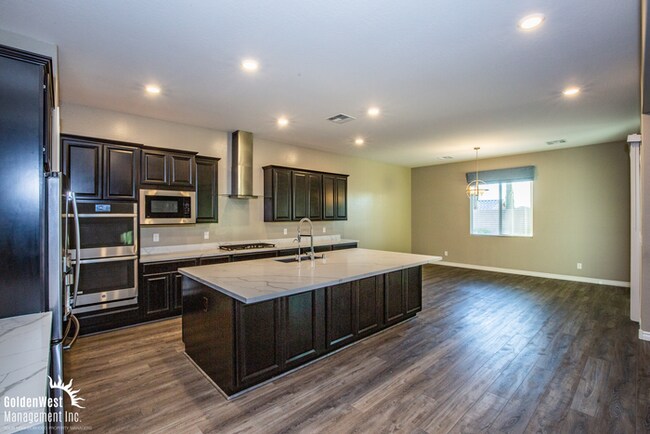 10053 Mountain Foothills Ave in Las Vegas, NV - Building Photo - Building Photo