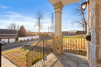 44 Hillwood Pl in Yonkers, NY - Building Photo - Building Photo