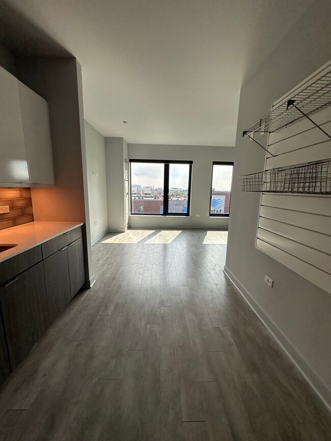 1025 W Addison St in Chicago, IL - Building Photo - Building Photo