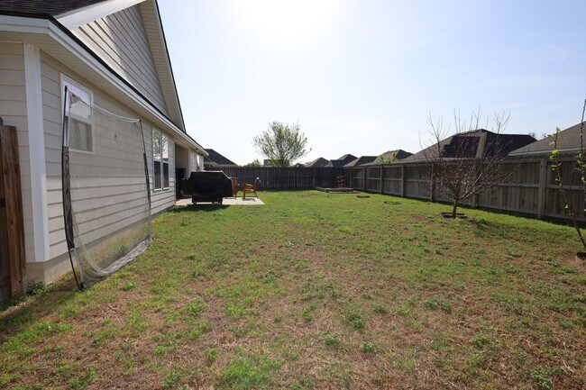 124 Floyd Mcneal Dr in Hahira, GA - Building Photo - Building Photo