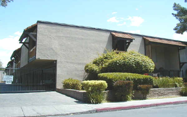 Coronado Apartments in Concord, CA - Building Photo - Building Photo