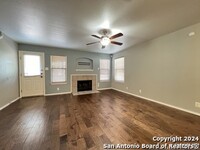 83 Rainy Ave in San Antonio, TX - Building Photo - Building Photo