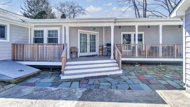 46 W Tiana Rd in Hampton Bays, NY - Building Photo - Building Photo