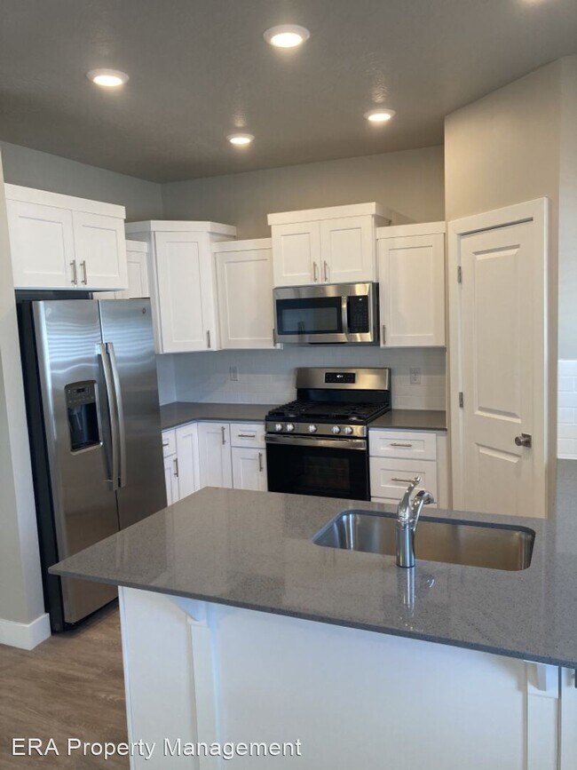 3037 175 E St photo'
