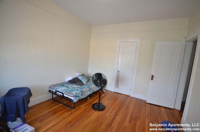 1687 Commonwealth Ave, Unit 25 in Boston, MA - Building Photo - Building Photo