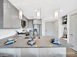 900 E 11th in Austin, TX - Foto de edificio - Building Photo