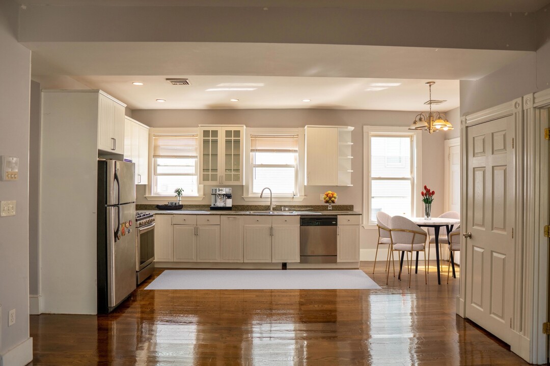 19 Parker Hill Ave, Unit 2 in Boston, MA - Building Photo