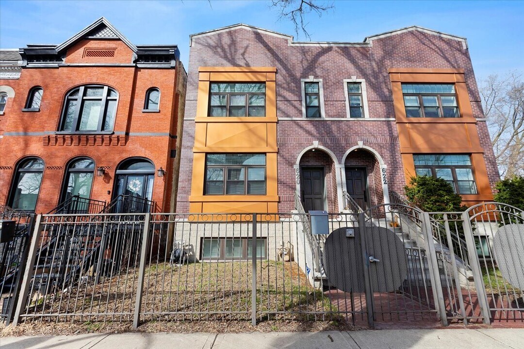 620 E 42nd St in Chicago, IL - Building Photo