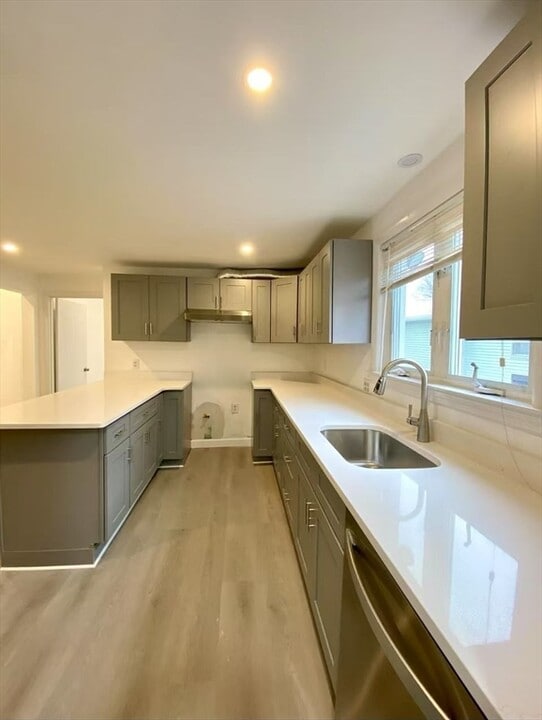 18 Howard St in Waltham, MA - Building Photo