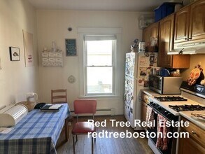 84 Walker St, Unit 2 in Newton, MA - Foto de edificio - Building Photo