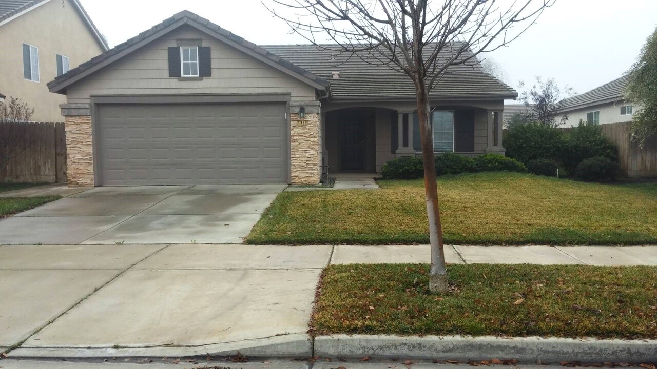 1360 Breezeway Ln in Merced, CA - Building Photo