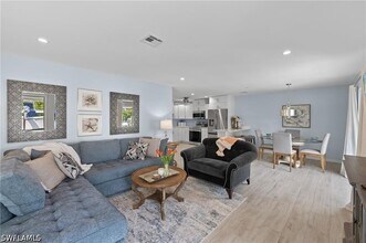 1435 Curlew Ave in Naples, FL - Foto de edificio - Building Photo